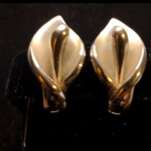 Calla lilly silver stainless steel earrings
